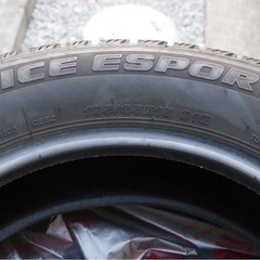スタッドレスタイヤ4本(タイヤのみ)の画像