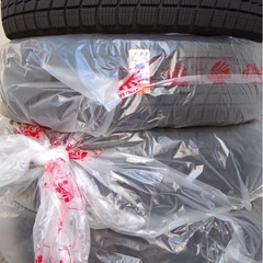 スタッドレスタイヤ4本(タイヤのみ)の画像