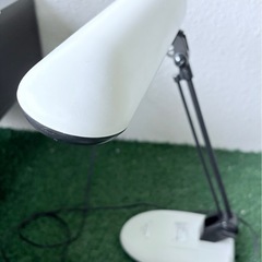 💎上品な灯りのタッチ式デスクライト✨軽く触れるだけでON/OFF｜日焼けによる黄ばみありのため600円にてお迎えいただけます🌿の画像