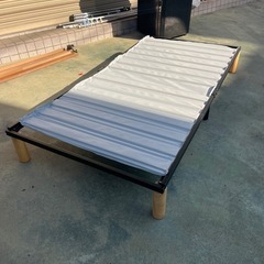 ベットフレーム　マットレスセットの画像