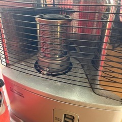 石油ストーブ　ポリタンク二個&自動給油装置付きの画像