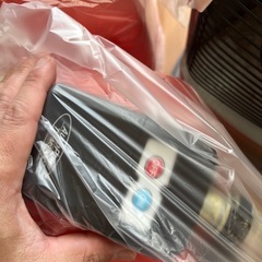 石油ストーブ　ポリタンク二個&自動給油装置付きの画像