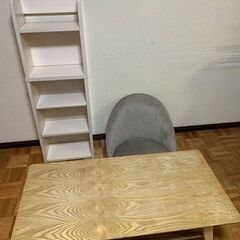 【無料・非対面OK】テーブル、座椅子、本棚セットでの画像