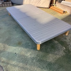 ベットマットレス　フレームの画像