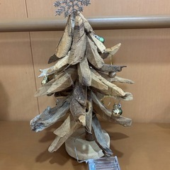 クリスマスツリーと鳥の画像
