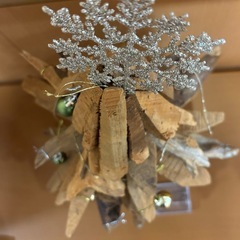 クリスマスツリーと鳥の画像