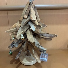 クリスマスツリーと鳥の画像