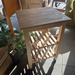 IKEA　キャスターつき　作業台の画像