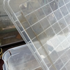 衣装ケース　2つ　　１つ破損ありの画像