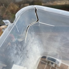 衣装ケース　2つ　　１つ破損ありの画像