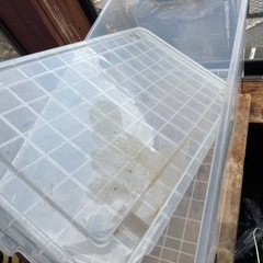 衣装ケース　2つ　　１つ破損ありの画像