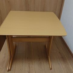 ダイニングテーブル　2人用の画像