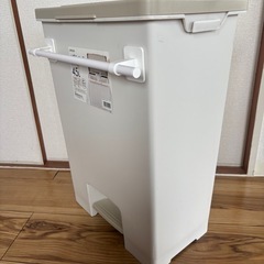 (相談中
)取りに来られる方限定 ゴミ箱 45リットルの画像