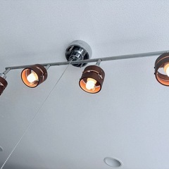 💎お部屋を上品に彩る4連の灯り💡ニトリ製シーリングライト｜点灯良好＆そのまま使える品です✨中古理解の方へお得な500円の画像