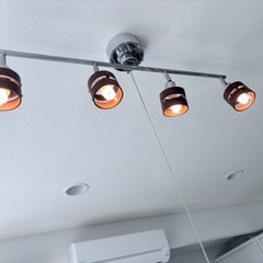 💎お部屋を上品に彩る4連の灯り💡ニトリ製シーリングライト｜点灯良好＆そのまま使える品です✨中古理解の方へお得な500円の画像