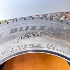 タッドレスタイヤ ブリヂストンブリザック DM-V3中古品4本セットの画像