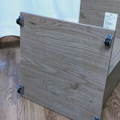 美品！ 木製 コロ付き サイドテーブル 机　本棚の画像