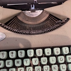 ヴィンテージ タイプライター スイス製　HERMESbabyの画像