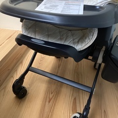 Combi 全自動 ハイローチェアの画像