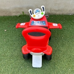 Disney プレーンズ　ディズニー　おもちゃ　乗り物　手押し　車　赤い飛行機型押し車　四輪車の画像