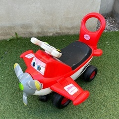 Disney プレーンズ　ディズニー　おもちゃ　乗り物　手押し　車　赤い飛行機型押し車　四輪車の画像