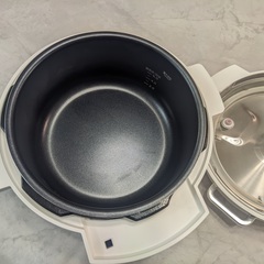 新品同様・IRISOHYAMA　電気圧力鍋　4.0リットル PC-MA4の画像