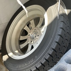 スタッドレスタイヤの画像
