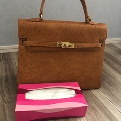 ケリー風オーストリッチ本革バッグの画像