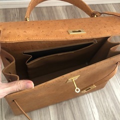 ケリー風オーストリッチ本革バッグの画像