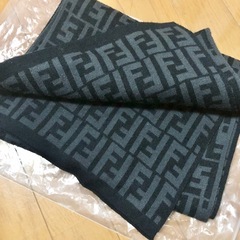 FENDIマフラーの画像