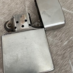 ✨アメリカ製Zippo✨1991年頃の筆記体ロゴ刻印モデル／クラシックなクローム×真鍮ボディの雰囲気ある一本ですの画像