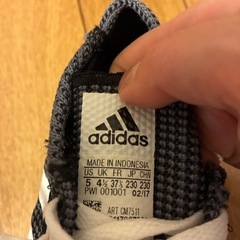 adidas スニーカー ブラック/ホワイト の画像