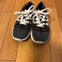 adidas スニーカー ブラック/ホワイト の画像