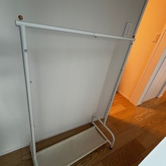 子供用ハンガーラックの画像