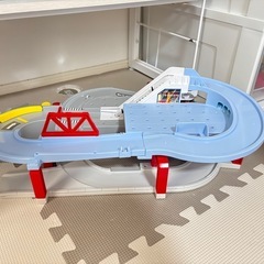 トミカ ぐるぐるバスタウンの画像