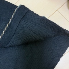 黒　薄手ファスナーニットの画像