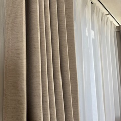 美品★ニトリ★遮光1級・遮熱・防炎カーテン/レースカーテン 100x135 3窓分(4枚組x3セット)➕レース2枚の画像