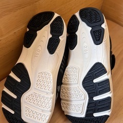 キッズ　スニーカー　16㎝の画像