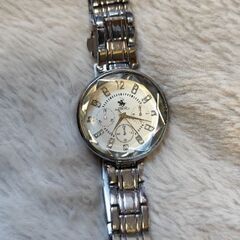 女性用時計。銀。スタイリッシュなデザイン。の画像