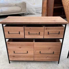 【購入希望者決定11/23】新入荷 収納付アイアンフレームのテーブル アイアンフレームシェルフ 収納 センターテーブル リビング ラック 検)事務机 オフィス チェア　会議 椅子　ロッカー　ミーティングテーブル　応接ソファ 店舗 事務所 什器　書庫 本棚 ラック デスク スチール 美品多数 格安 【中古オフィス家具】の画像