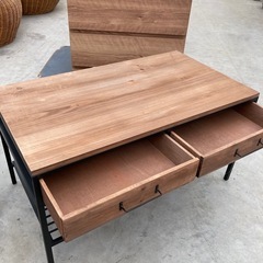 【購入希望者決定11/23】新入荷 収納付アイアンフレームのテーブル アイアンフレームシェルフ 収納 センターテーブル リビング ラック 検)事務机 オフィス チェア　会議 椅子　ロッカー　ミーティングテーブル　応接ソファ 店舗 事務所 什器　書庫 本棚 ラック デスク スチール 美品多数 格安 【中古オフィス家具】の画像