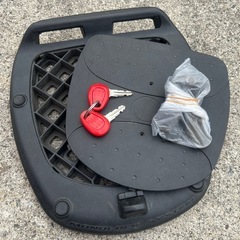 GIVI(ジビ) バイク リアボックス SUZUKIの画像