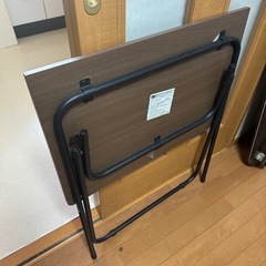 ニトリの折りたたみ机の画像