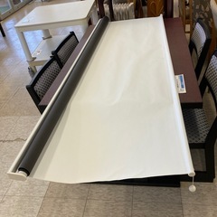 【ジモティー割引で最大15％OFF⭐️】ロールスクリーン スタンド付きの画像