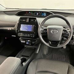 誰でも車が買える次世代低与信ローン専門店／ 安心の１年保証付き 距離無制限！中古車販売 カーメル福島本店 　令和1年 　トヨタ　プリウス　1.8S　　128000㌔の画像