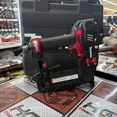 【引取限定】【中古】マキタ AT451H 高圧フロアタッカ 使用ステーブル 4MA線 25~50mm 【ハンズクラフト宮崎新名爪店】の画像