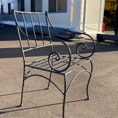 【来店歓迎】新入荷 アイアン製 パティオチェア ガーデンチェア フラワースタンド ガーデン家具 庭 椅子　 検)事務机 オフィス チェア　会議 椅子　ロッカー　ミーティングテーブル　応接ソファ 店舗 事務所 什器　書庫 本棚 ラック デスク スチール 美品多数 格安 【中古オフィス家具】の画像
