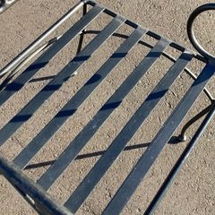 【来店歓迎】新入荷 アイアン製 パティオチェア ガーデンチェア フラワースタンド ガーデン家具 庭 椅子　 検)事務机 オフィス チェア　会議 椅子　ロッカー　ミーティングテーブル　応接ソファ 店舗 事務所 什器　書庫 本棚 ラック デスク スチール 美品多数 格安 【中古オフィス家具】の画像