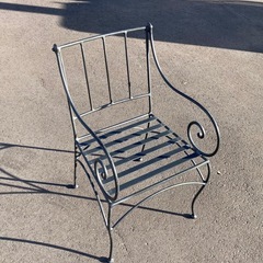 【来店歓迎】新入荷 アイアン製 パティオチェア ガーデンチェア フラワースタンド ガーデン家具 庭 椅子　 検)事務机 オフィス チェア　会議 椅子　ロッカー　ミーティングテーブル　応接ソファ 店舗 事務所 什器　書庫 本棚 ラック デスク スチール 美品多数 格安 【中古オフィス家具】の画像