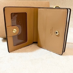 新品✨COACH コーチ　折り財布　二つ折り　花柄　コンパクト　プレゼント　箱付きの画像